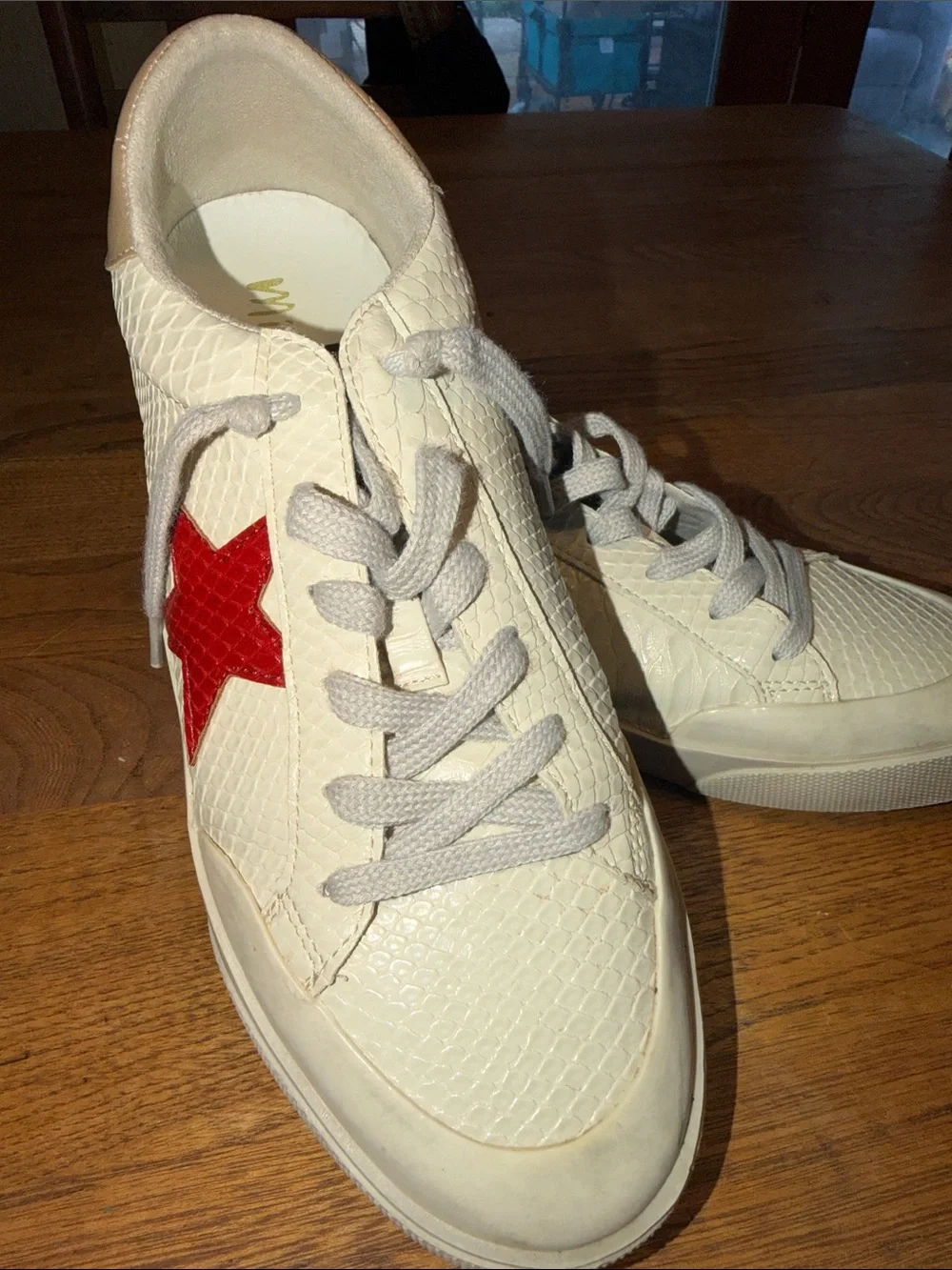 Mi.iM Cream Sneakers with Red Star Accent